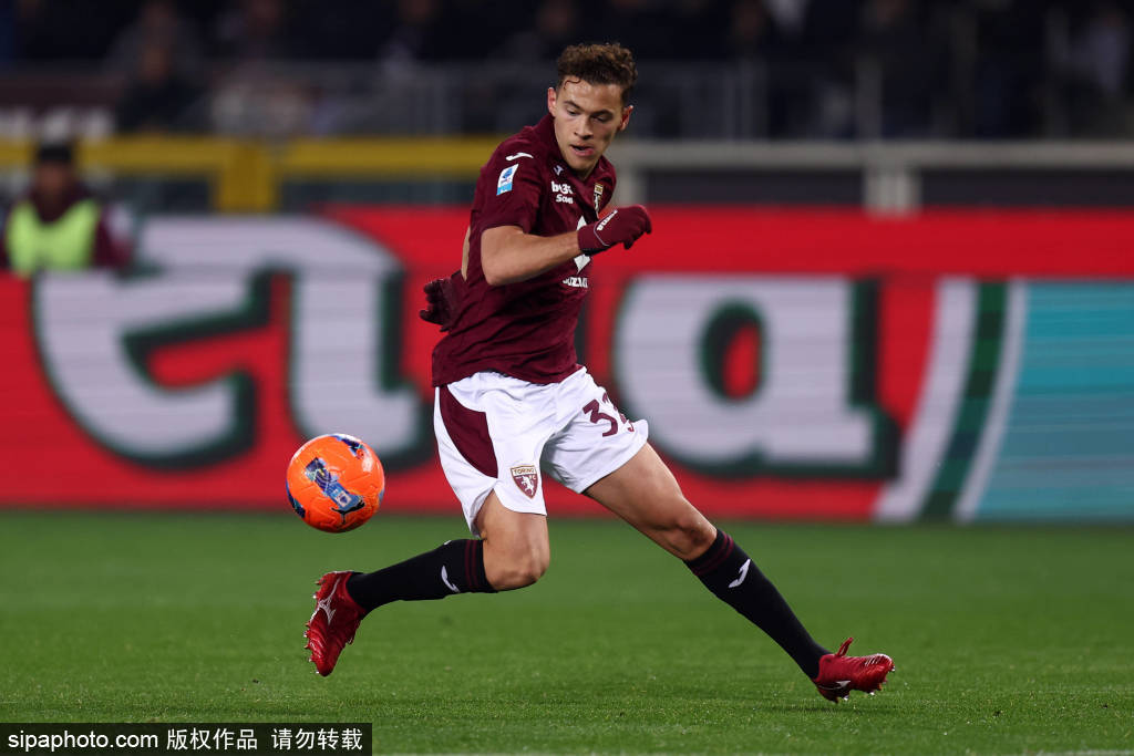 皇冠信用网登2代理_莱奥伤情悬念:AC米兰的希望与挑战皇冠信用网登2代理,检查结果即将揭晓!